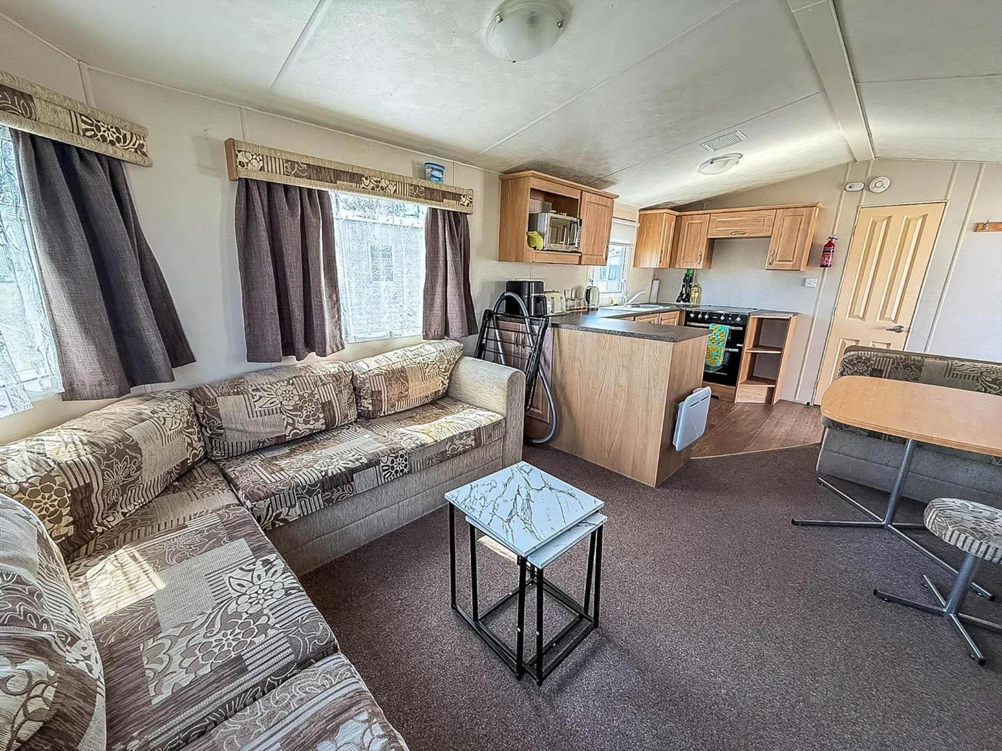 Lovely Caravan With Decking To The Side At California Cliffs Ref 50072d Campeggio *